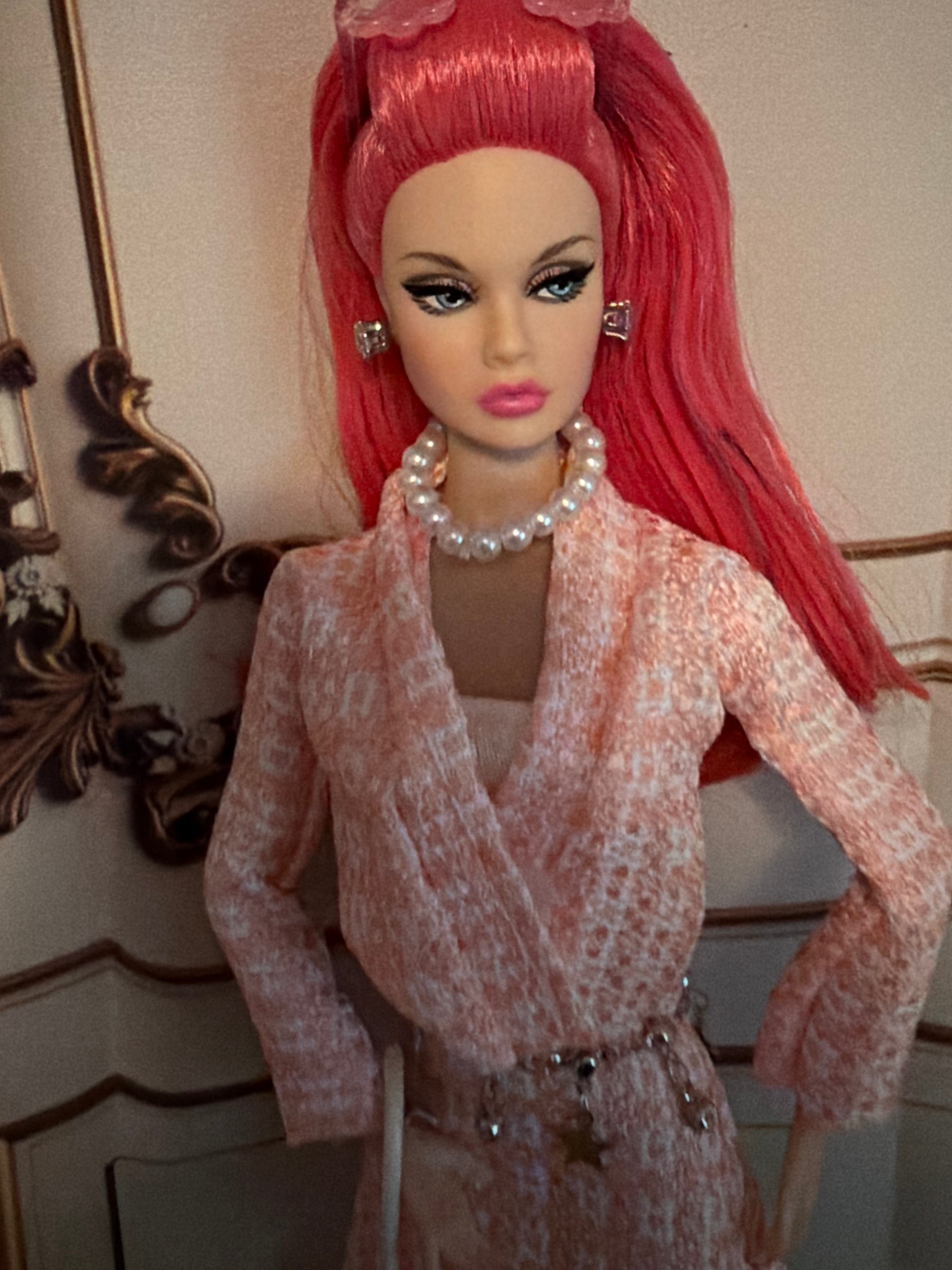 Pink coat, white top, pink skirt, complete outfit, free gift 🎉