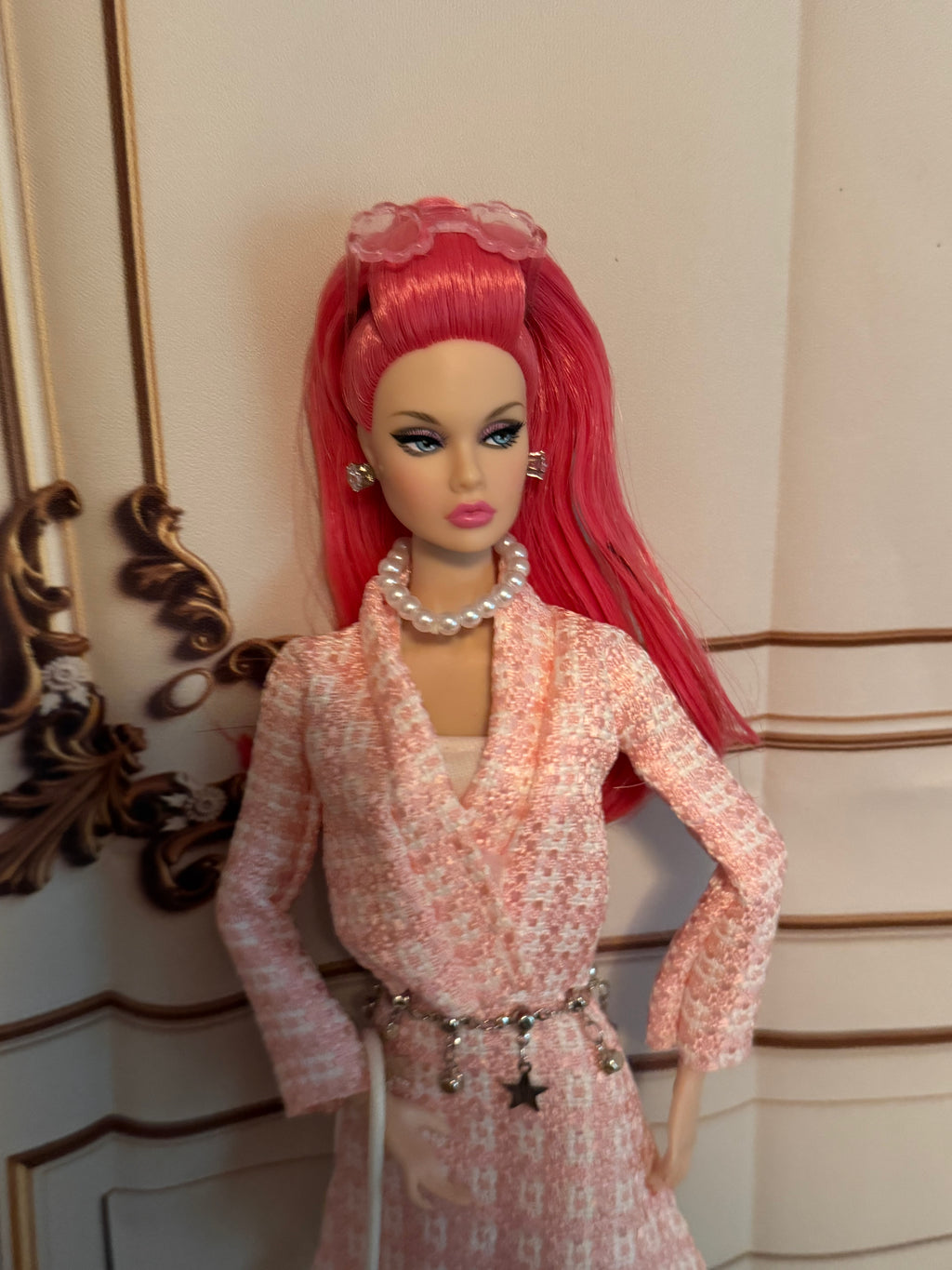 Pink coat, white top, pink skirt, complete outfit, free gift 🎉